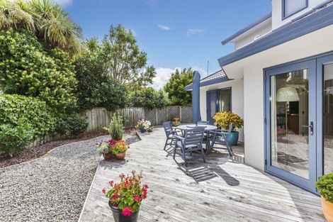 Photo of property in 13 Lanyon Place, Whitby, Porirua, 5024