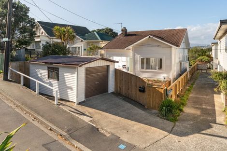 Photo of property in 113 Queens Drive, Lyall Bay, Wellington, 6022