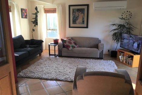 Photo of property in 2/22 Tree View Avenue, Glenfield, Auckland, 0629