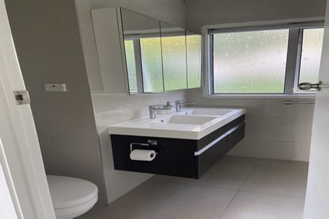 Photo of property in 1/26 Noeleen Street, Glenfield, Auckland, 0629