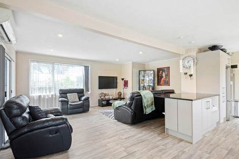 Photo of property in 8 Hyperion Drive, Randwick Park, Auckland, 2105