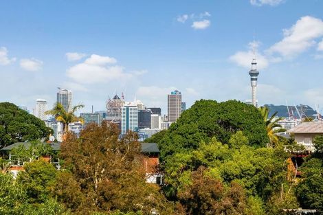 Photo of property in 68 Mcbreen Avenue, Northcote, Auckland, 0627