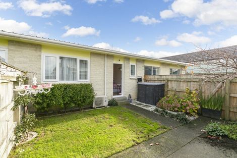 Photo of property in 10/171f Queens Drive, Lyall Bay, Wellington, 6022