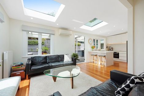 Photo of property in 2 Highland Crescent, Wadestown, Wellington, 6012