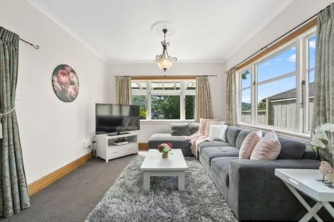 Photo of property in 4 Hillside Drive, Maoribank, Upper Hutt, 5018