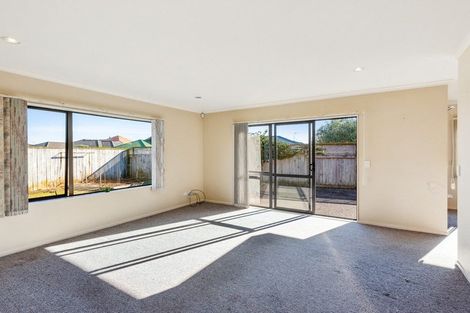 Photo of property in 32 Monarch Place, Paraparaumu Beach, Paraparaumu, 5032