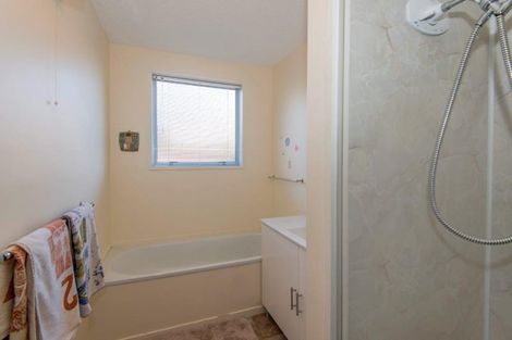 Photo of property in 11 Harkness Place, Avonhead, Christchurch, 8042