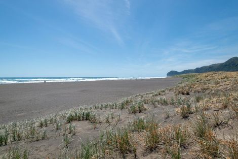 Photo of property in 20 Garden Road, Piha, New Lynn, 0772