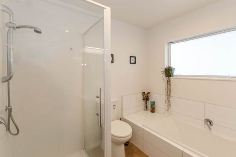 Photo of property in 5a Sharda Grove, Paraparaumu Beach, Paraparaumu, 5032