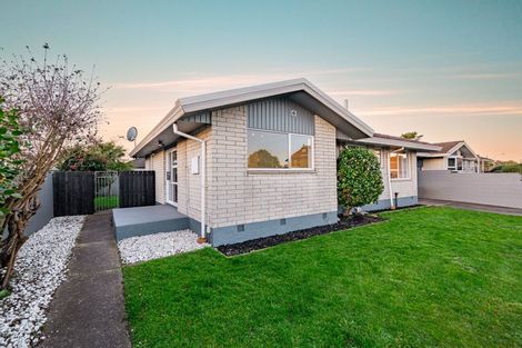Photo of property in 18 Sawtell Place, Northcote, Christchurch, 8052