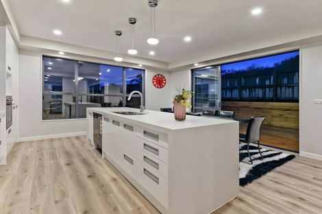 Photo of property in 56 Huntington Park Drive, Greenhithe, Auckland, 0632