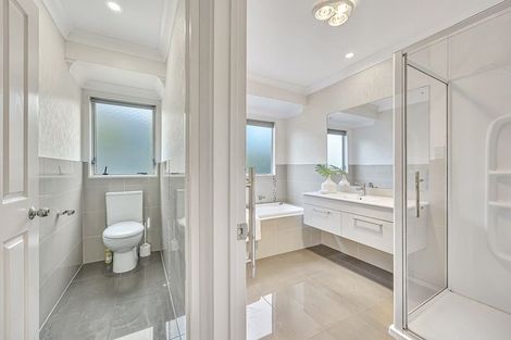 Photo of property in 43 Lansell Drive, East Tamaki Heights, Auckland, 2016