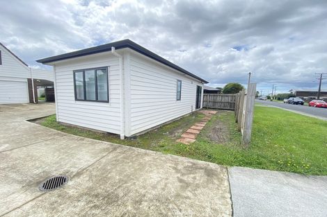 Photo of property in 5 Tawa Road, Te Atatu Peninsula, Auckland, 0610