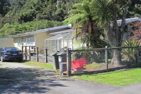 Photo of property in 22 Cron Avenue, Te Atatu South, Auckland, 0610