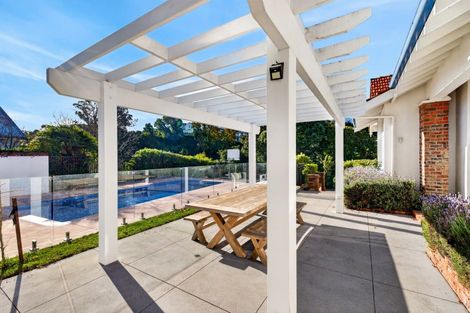 Photo of property in 60 Milton Road, Bluff Hill, Napier, 4110