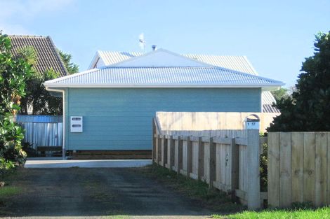 Photo of property in 17 Te Kupe Road, Paraparaumu Beach, Paraparaumu, 5032