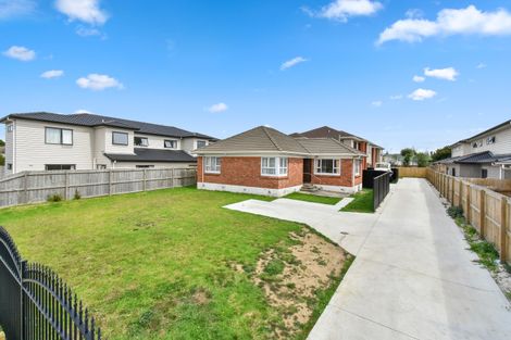 Photo of property in 56 Cambridge Terrace, Papatoetoe, Auckland, 2025