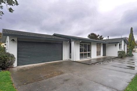Photo of property in 38 Camberwell Place, Avonhead, Christchurch, 8042