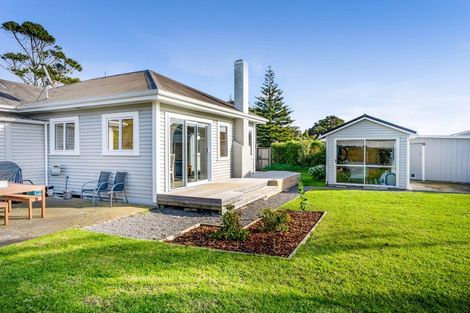 Photo of property in 147 Tasman Street, Opunake, 4616