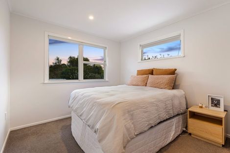 Photo of property in 24 Gill Avenue, Te Atatu Peninsula, Auckland, 0610