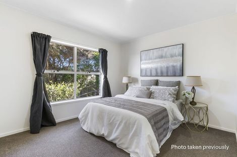 Photo of property in 8b Havana Place, Glenfield, Auckland, 0629