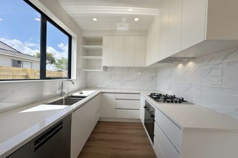 Photo of property in 30 Lisa Rise, Half Moon Bay, Auckland, 2012