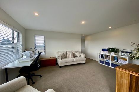 Photo of property in 5 Stoneleigh Green, Parklands, Christchurch, 8083