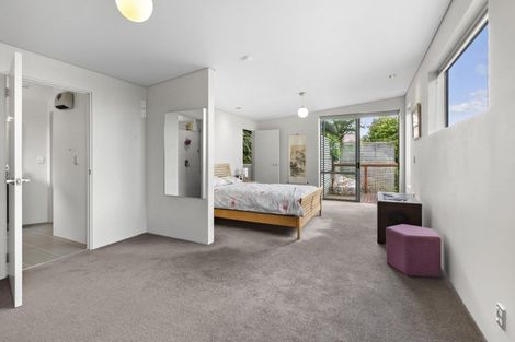 Photo of property in 31 Highbury Crescent, Highbury, Wellington, 6012