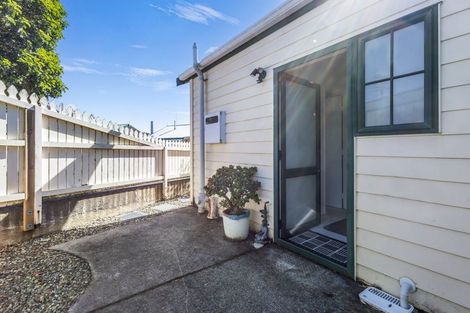 Photo of property in 3/70 Whiteley Street, Moturoa, New Plymouth, 4310