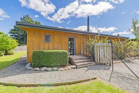 Photo of property in 5 Cross Street, Coalgate, 7673