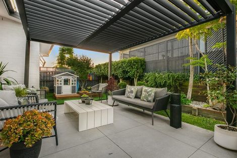 Photo of property in 17 Gelderland Way, Karaka, Papakura, 2113