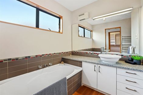 Photo of property in 80 Apsley Drive, Avonhead, Christchurch, 8042