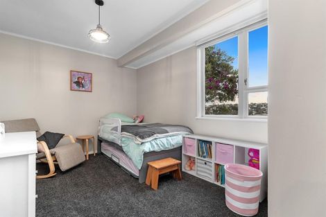 Photo of property in 1/24 Lysander Crescent, Beach Haven, Auckland, 0626