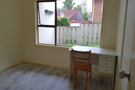 Photo of property in 1/7 Northwick Place, Hillcrest, Auckland, 0627