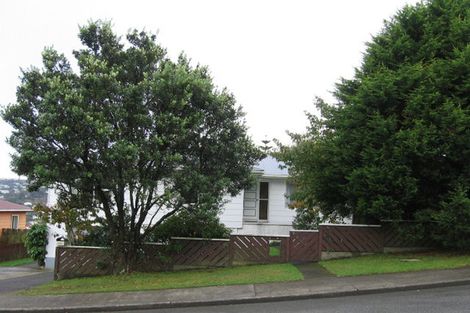 Photo of property in 100 Stewart Drive, Newlands, Wellington, 6037