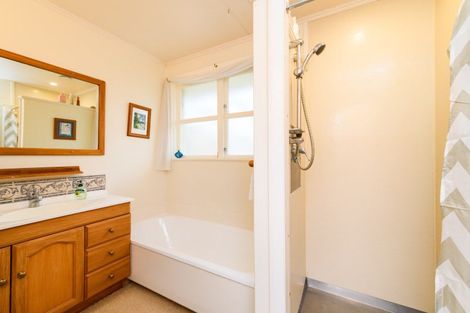 Photo of property in 14 Innes Place, Roslyn, Palmerston North, 4414