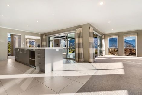 Photo of property in 16 Forest Heights, Wanaka, 9305