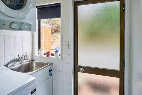 Photo of property in 15a Ruskin Road, Newlands, Wellington, 6037