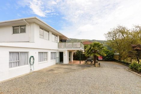 Photo of property in 3c Taranaki Street, Picton, 7220