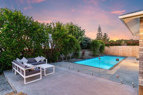 Photo of property in 8 Rarahu Place, The Gardens, Auckland, 2105