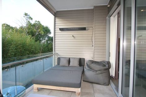 Photo of property in 585/g06 Beach Road, Rothesay Bay, Auckland, 0630