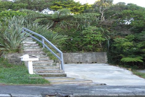 Photo of property in 41 Salford Street, Newlands, Wellington, 6037