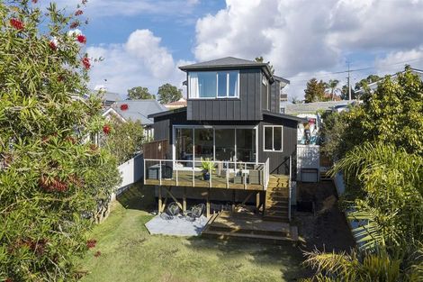 Photo of property in 4 Rock Isle Road, Torbay, Auckland, 0630
