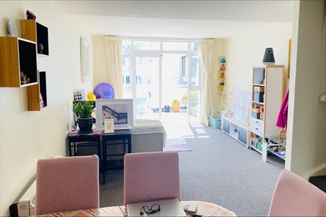 Photo of property in Victoria Villas, 41/35u Pirie Street, Mount Victoria, Wellington, 6011