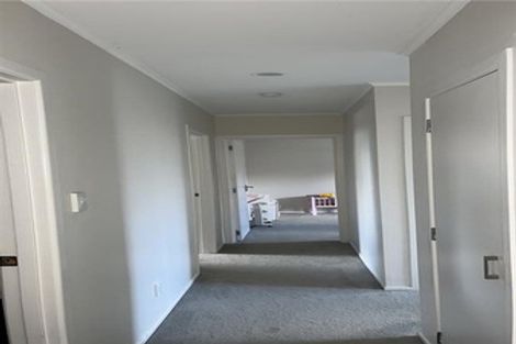 Photo of property in 31 Dawnhaven Drive, Te Atatu Peninsula, Auckland, 0610