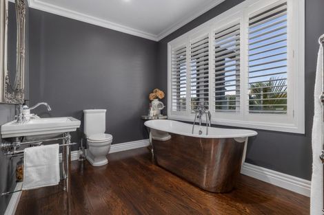 Photo of property in 2 Otaihanga Road, Paraparaumu Beach, Paraparaumu, 5032