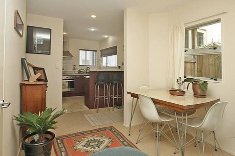 Photo of property in 7/138 Queens Drive, Lyall Bay, Wellington, 6022