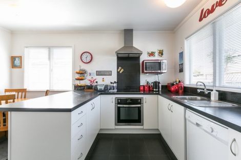 Photo of property in 9a Cornwall Road, Taradale, Napier, 4112