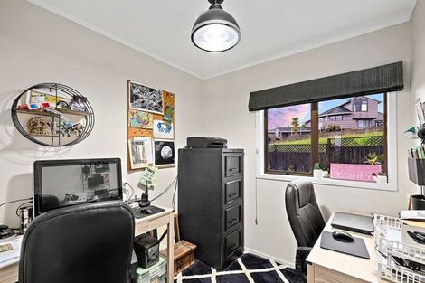 Photo of property in 12 Fernbird Place, Massey, Auckland, 0614