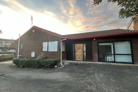 Photo of property in 1/179 Wiseley Road, West Harbour, Auckland, 0618